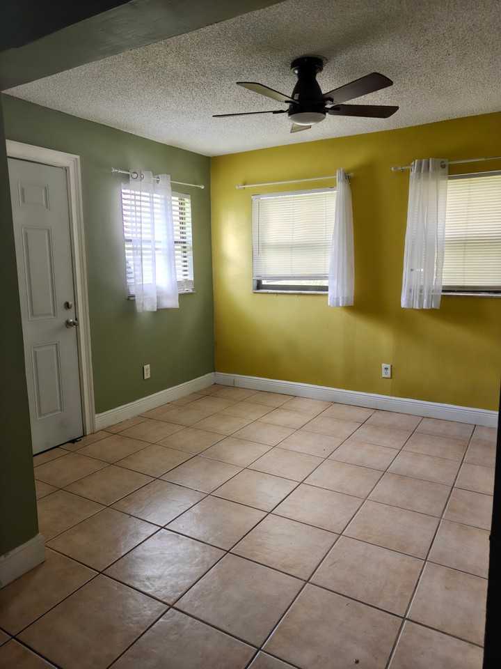 4444 Weldon Pl - Photo 3 of 10