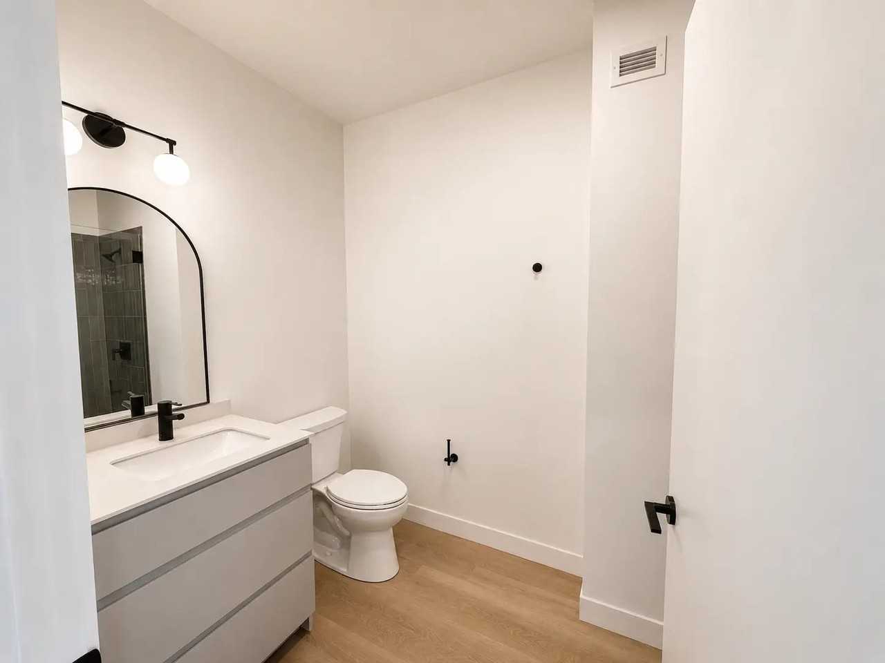 225 N Ada St - Photo 6 of 9