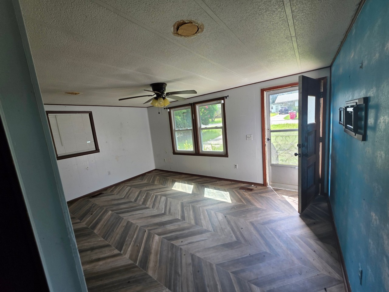 5507 Russell Ave - Photo 2 of 10