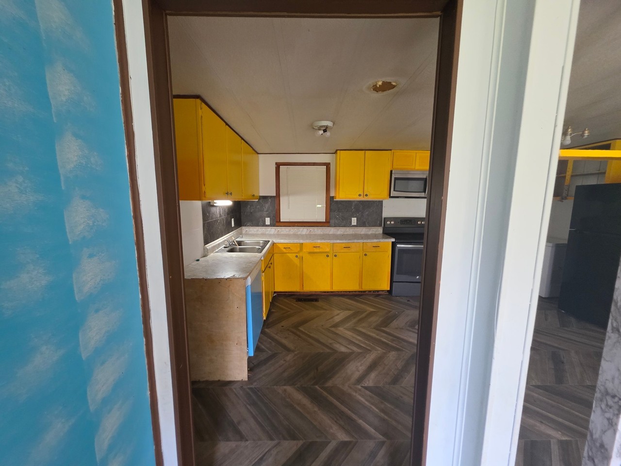 5507 Russell Ave - Photo 3 of 10