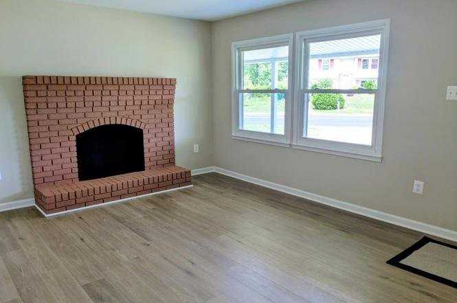 5001 University Dr - Photo 3 of 11