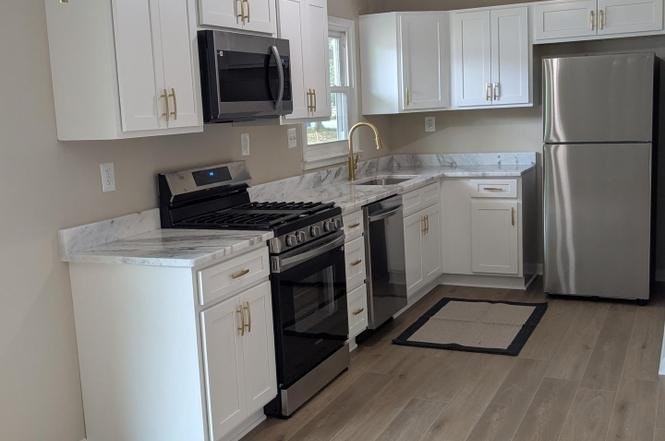 5001 University Dr - Photo 4 of 11