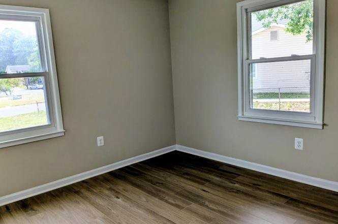 5001 University Dr - Photo 6 of 11