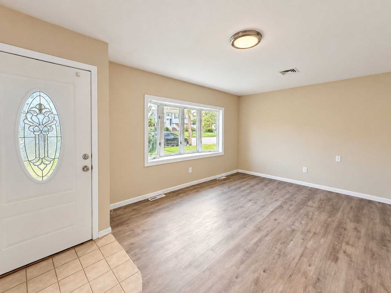 18 W Delaware Dr - Photo 3 of 14