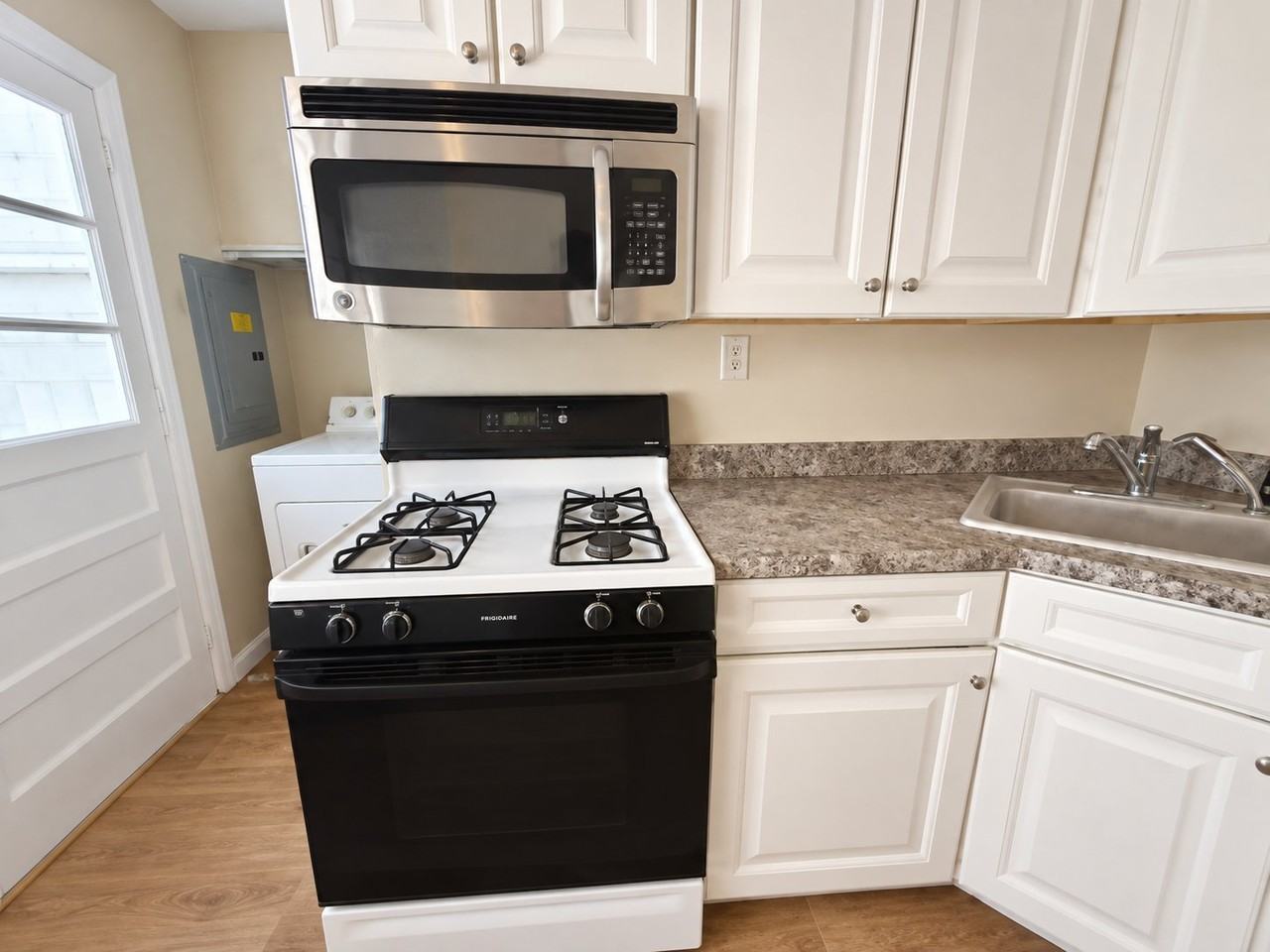 18 W Delaware Dr - Photo 5 of 14
