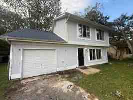 featured image of 20 Commodore Ct