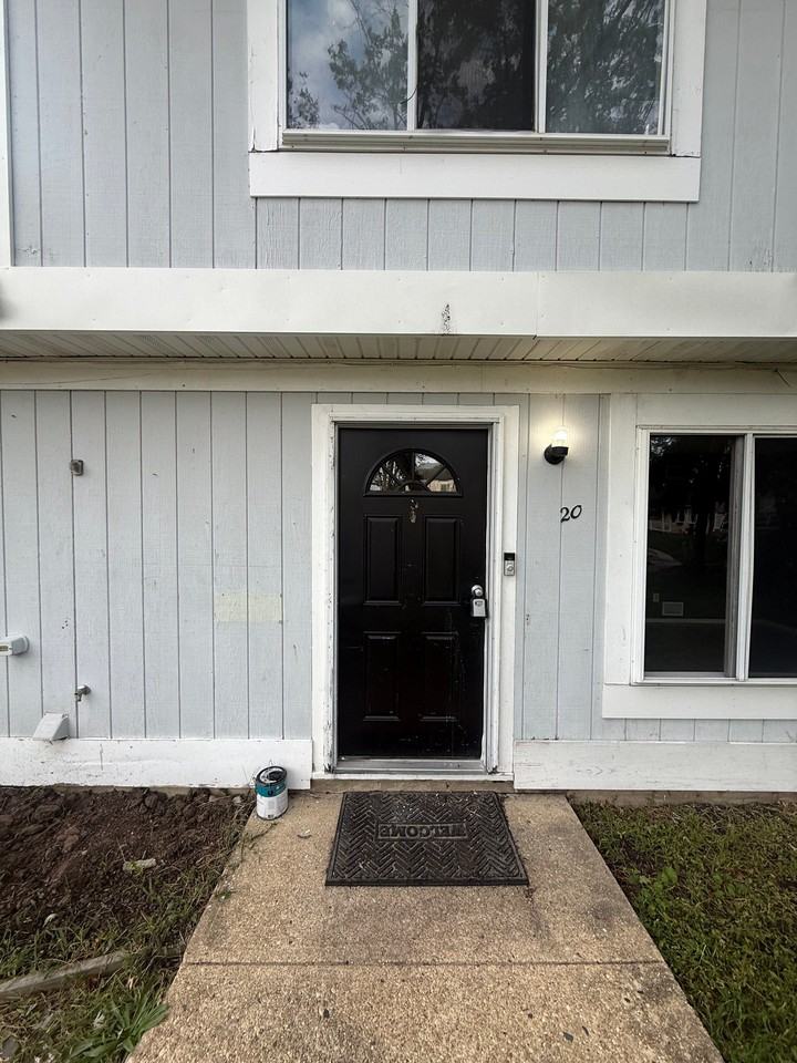 20 Commodore Ct - Photo 2 of 12