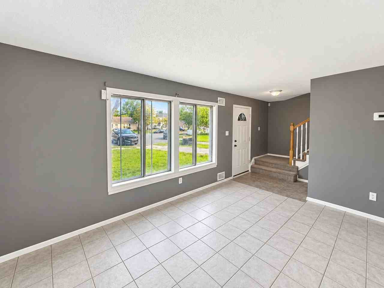 20 Commodore Ct - Photo 3 of 12