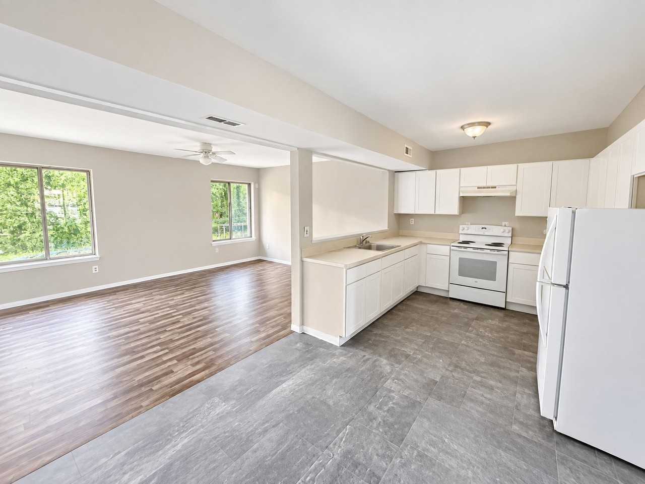 20 Commodore Ct - Photo 5 of 12