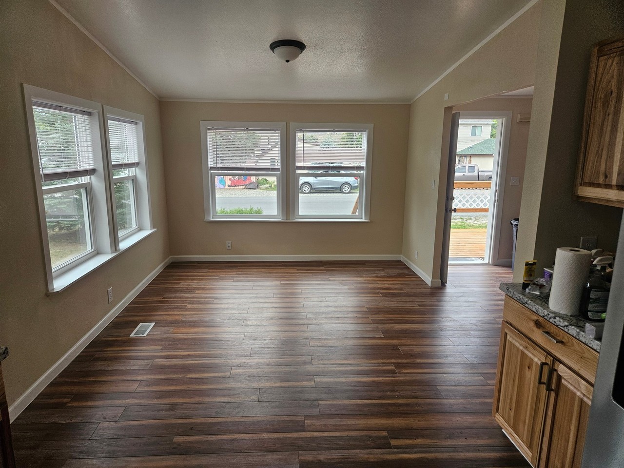 312 S Cedar St - Photo 3 of 18