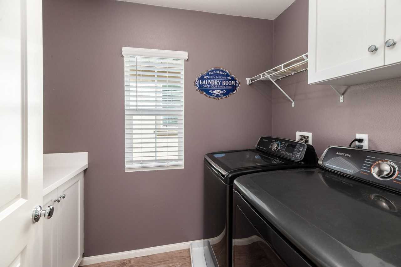 251 Saratoga Ct - Photo 5 of 17