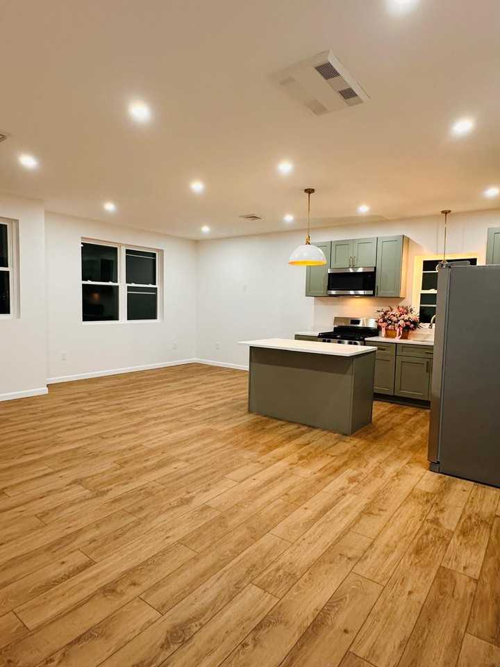 71 Lakeside St - Photo 7 of 10