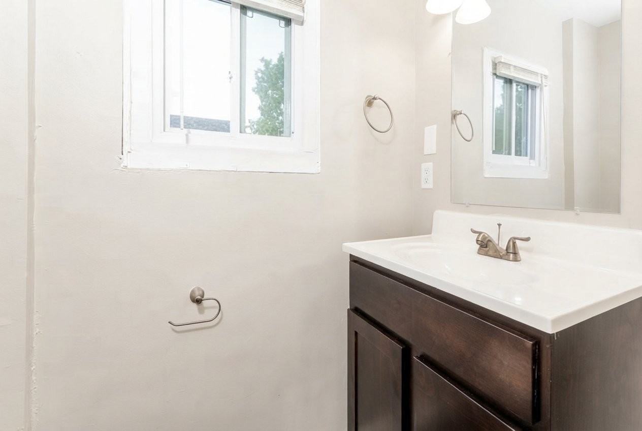 1122 Reservoir St - Photo 4 of 5