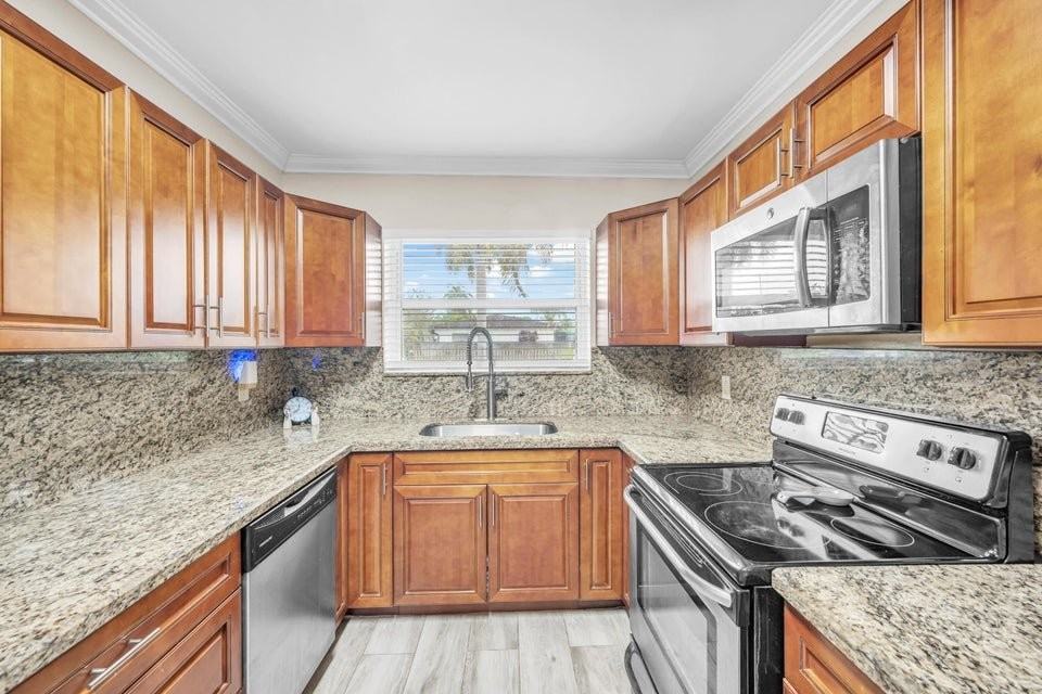 301 Se 3rd Ter - Photo 3 of 6