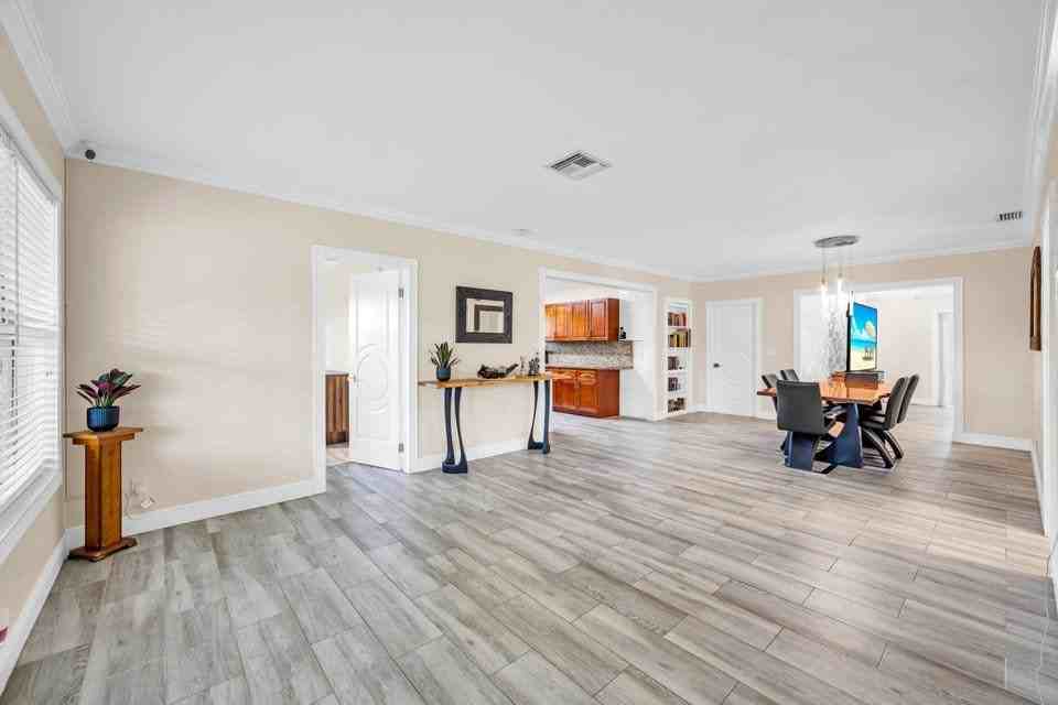301 Se 3rd Ter - Photo 5 of 6