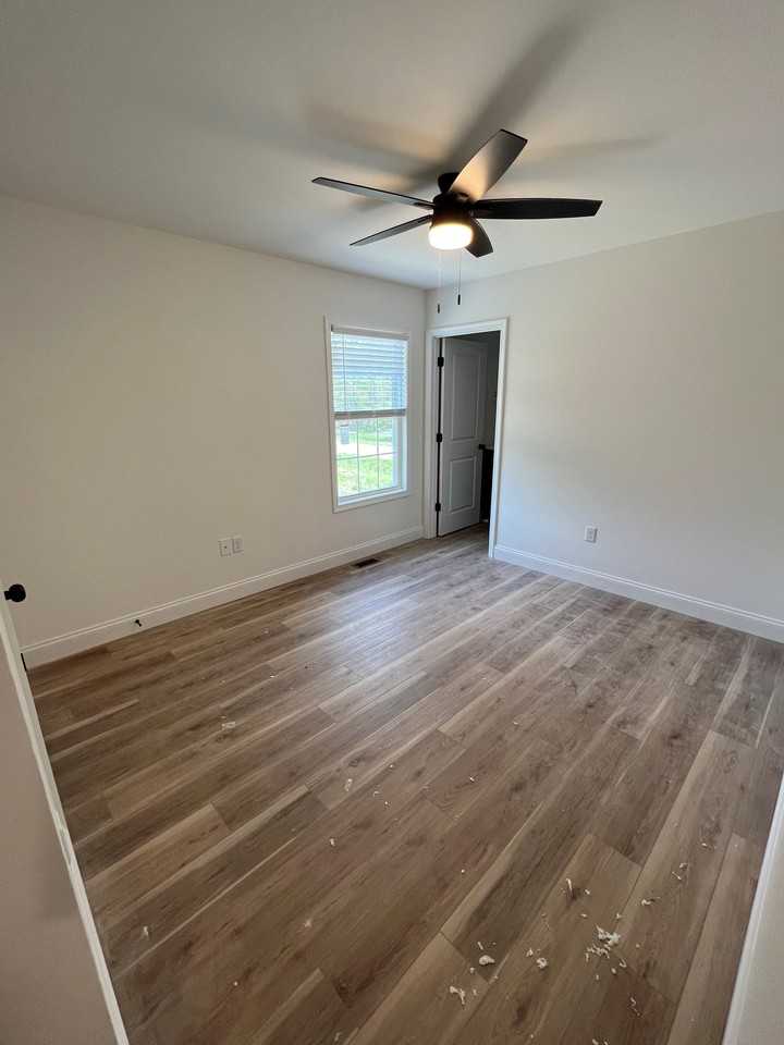 129 20th St - Photo 4 of 12