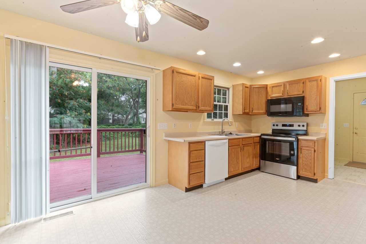 30540 Brannigan Dr - Photo 4 of 18