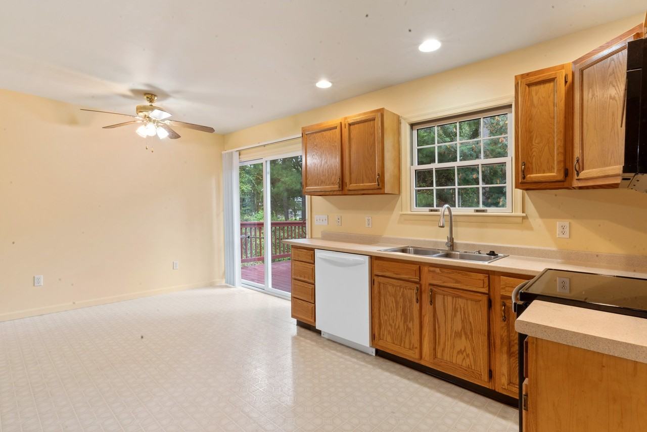 30540 Brannigan Dr - Photo 6 of 18