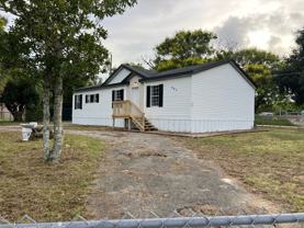 403 Seahorse Ln - Photo 1 of 1