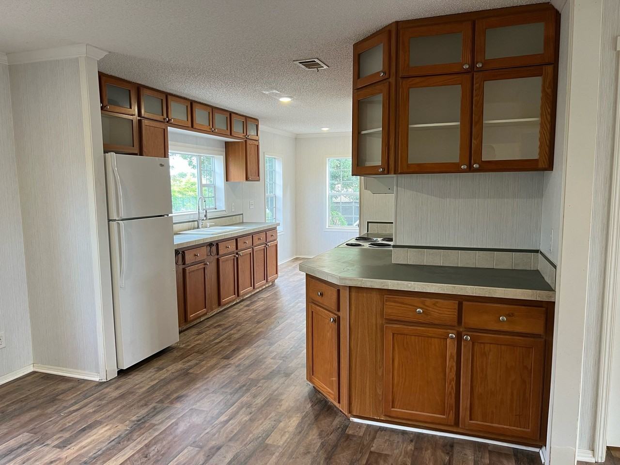 403 Seahorse Ln - Photo 4 of 15