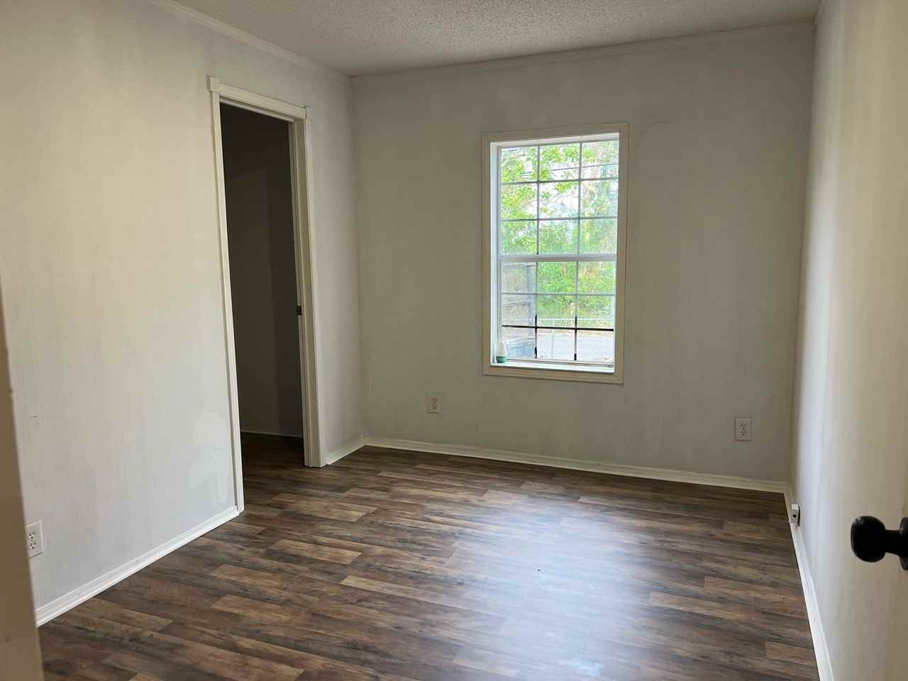 403 Seahorse Ln - Photo 6 of 15