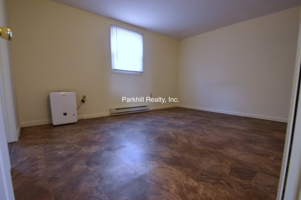 10 Oakwood Dr #10 - Photo 6 of 8