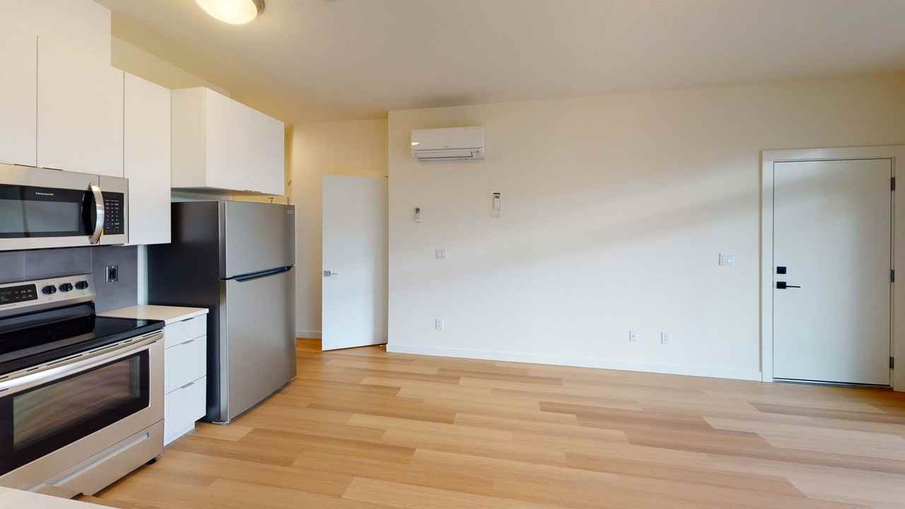 72ND - Photo 3 of 11