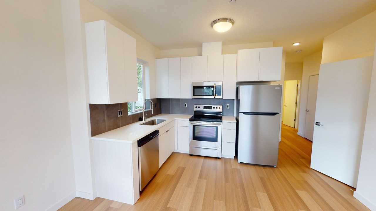 72ND - Photo 4 of 11