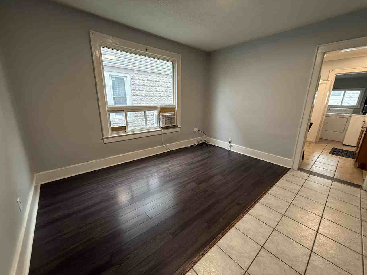 1094 Niagara Street - Photo 5 of 14