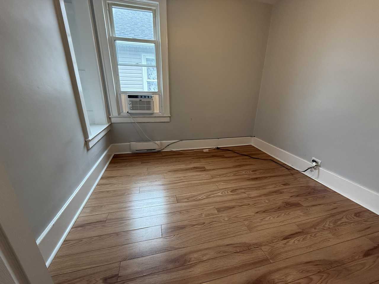 1094 Niagara Street - Photo 7 of 12