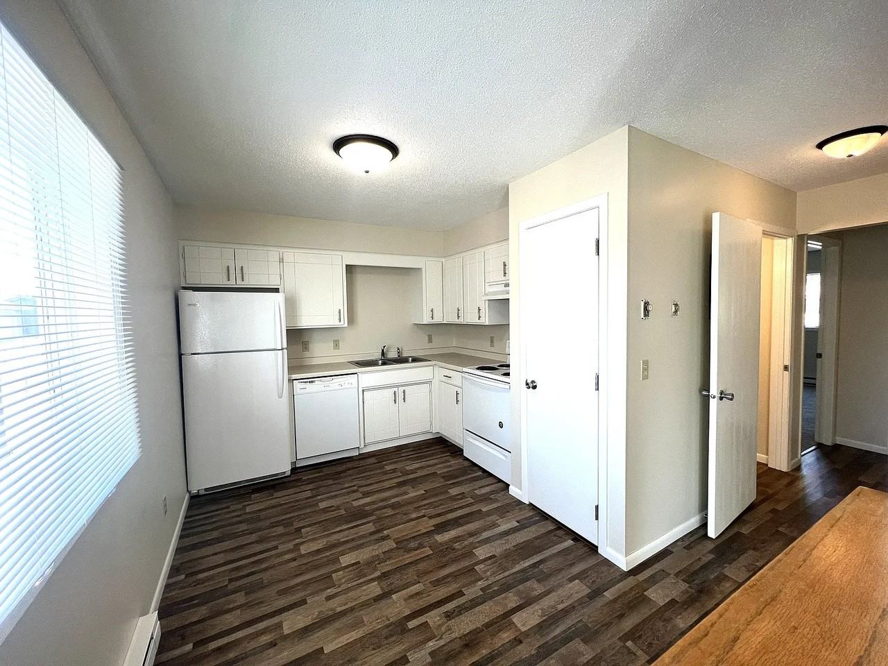 406 Timberlane Dr #2 - Photo 4 of 7