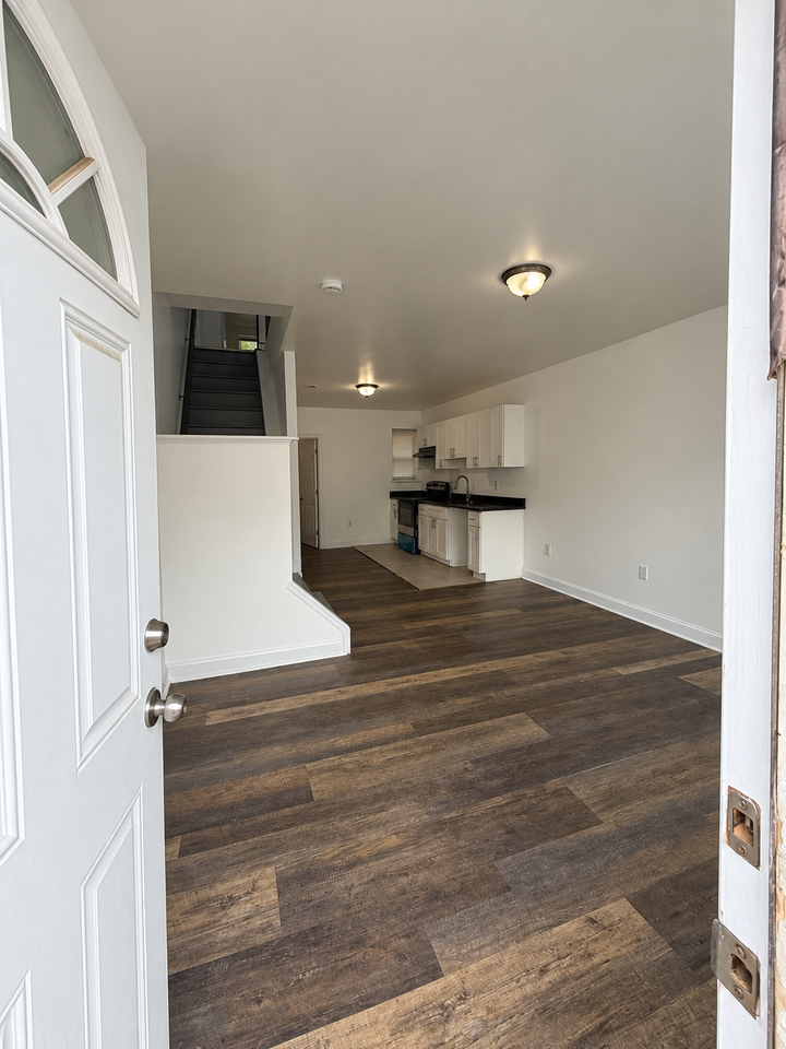 3442 Helen St #NA - Photo 3 of 20