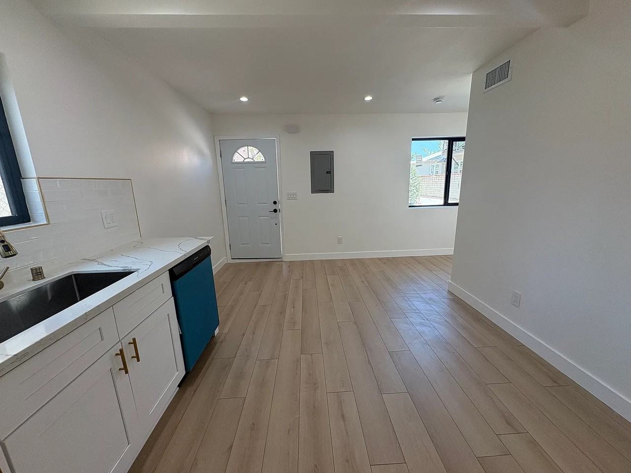 1746 1/2 Carmona Ave #NA - Photo 6 of 11