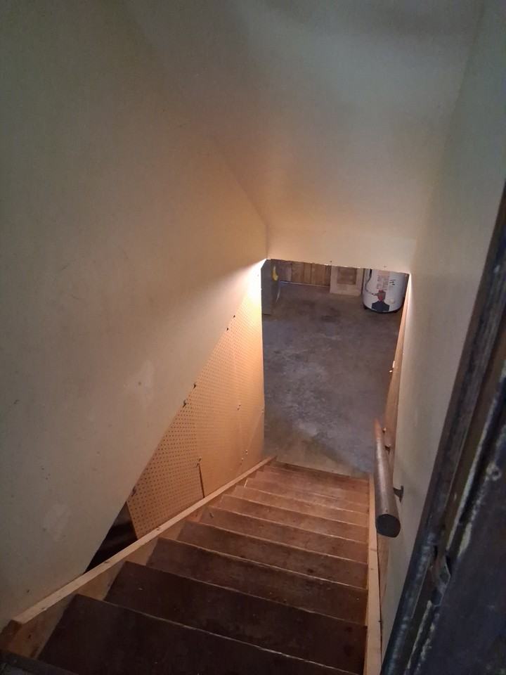 456 Clinton Ct #NA - Photo 2 of 12