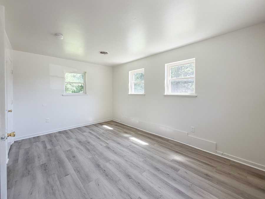 2563 Noel St #2563 - Photo 3 of 11