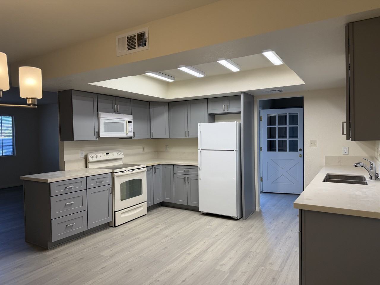 3861 Savoy Blvd #A - Photo 4 of 10