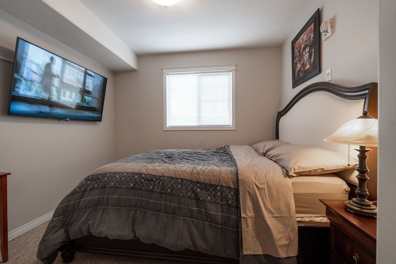 9604 - 9604 Manning Avenue - Photo 7 of 25