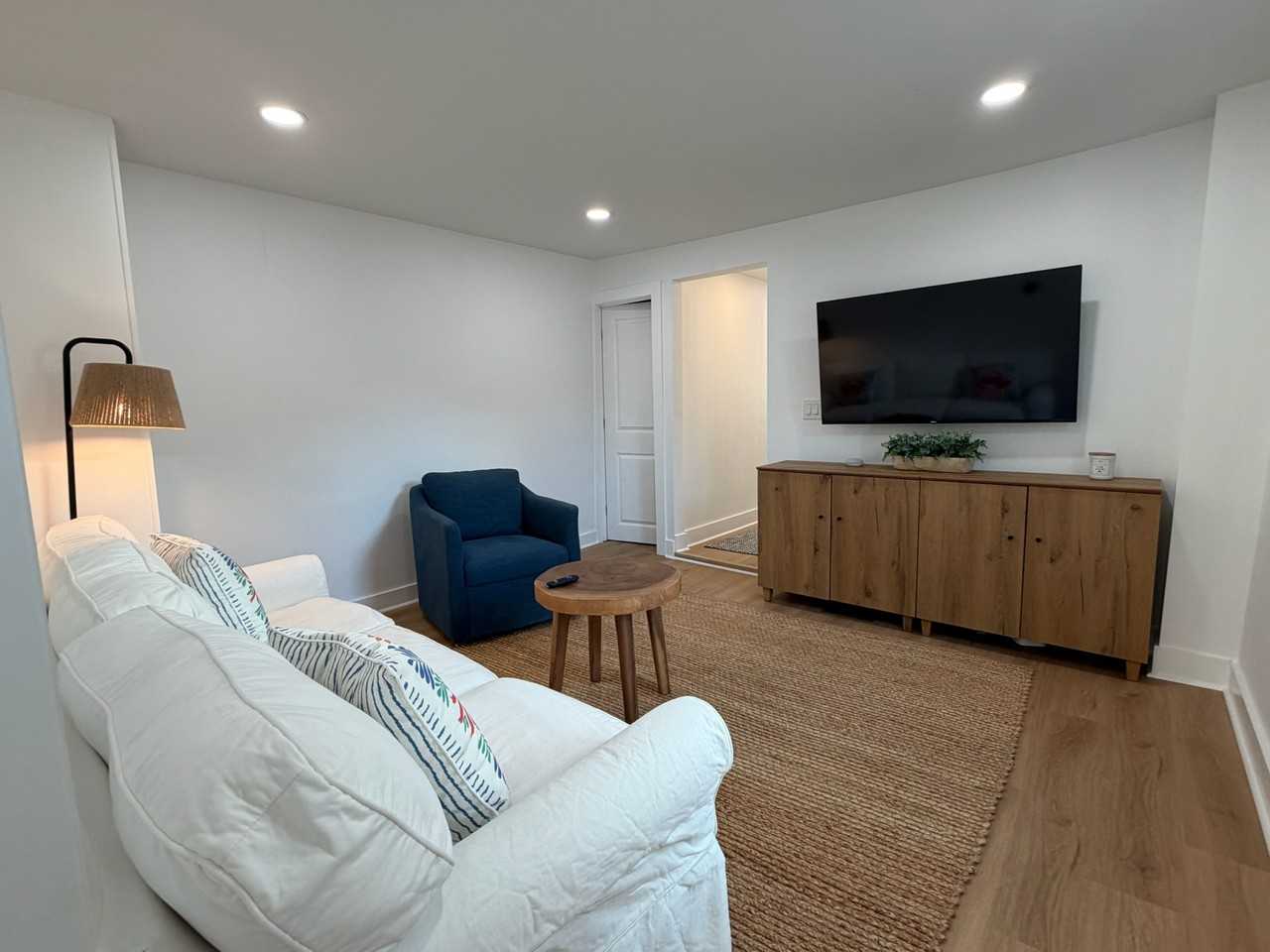 600 Brinley Ave #1W - Photo 5 of 17