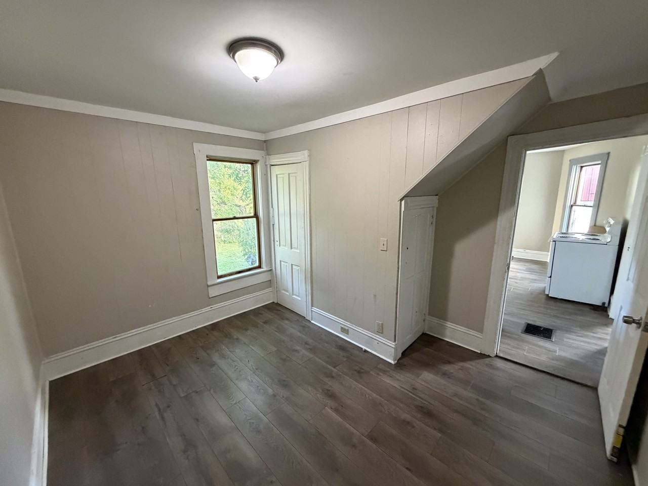 637 Baldwin St - Photo 4 of 5