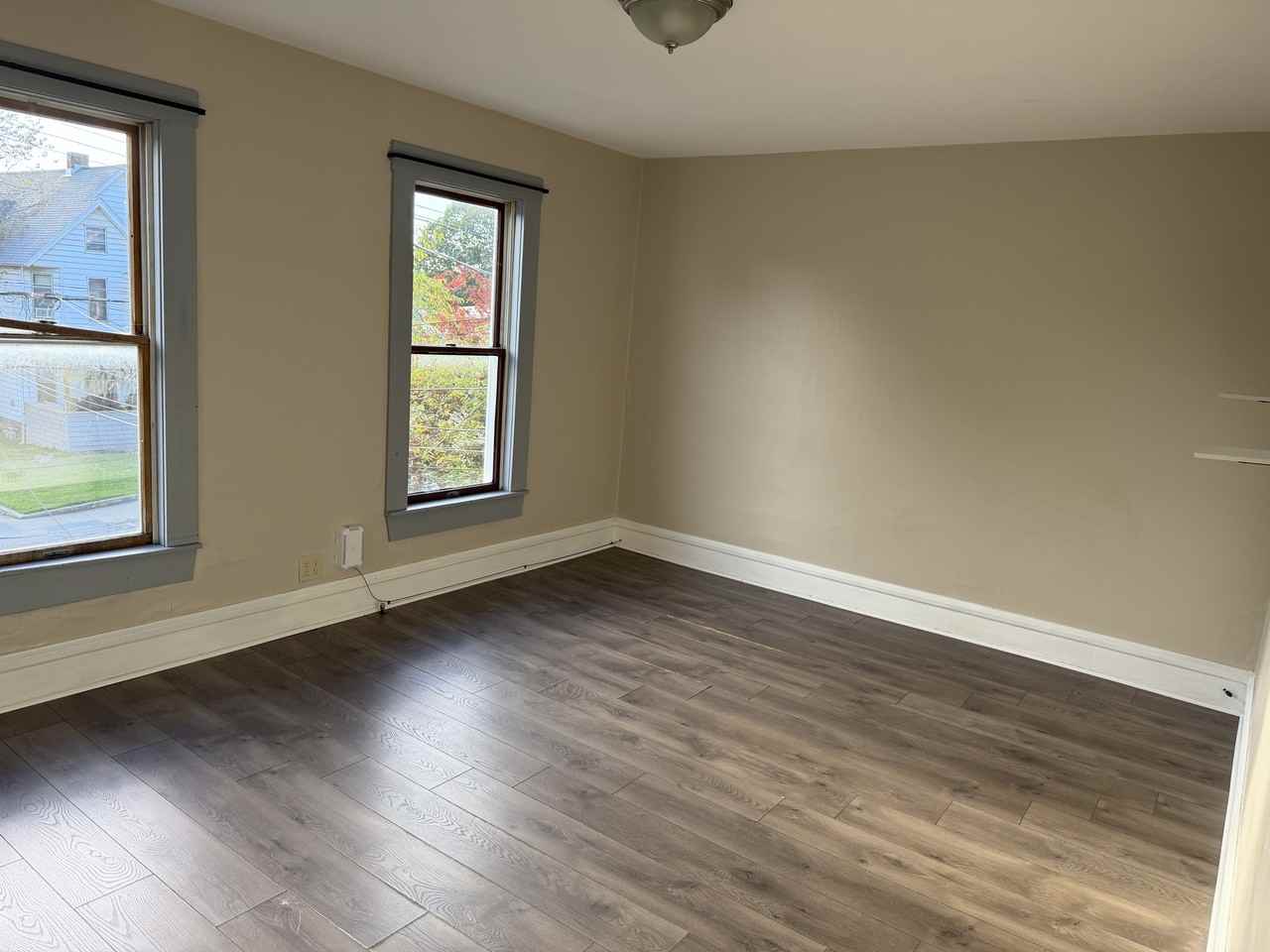 637 Baldwin St - Photo 5 of 5