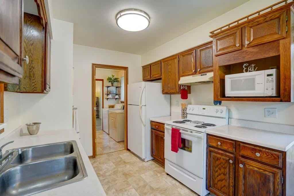 42 Park Heights Ct #3 - Photo 5 of 14