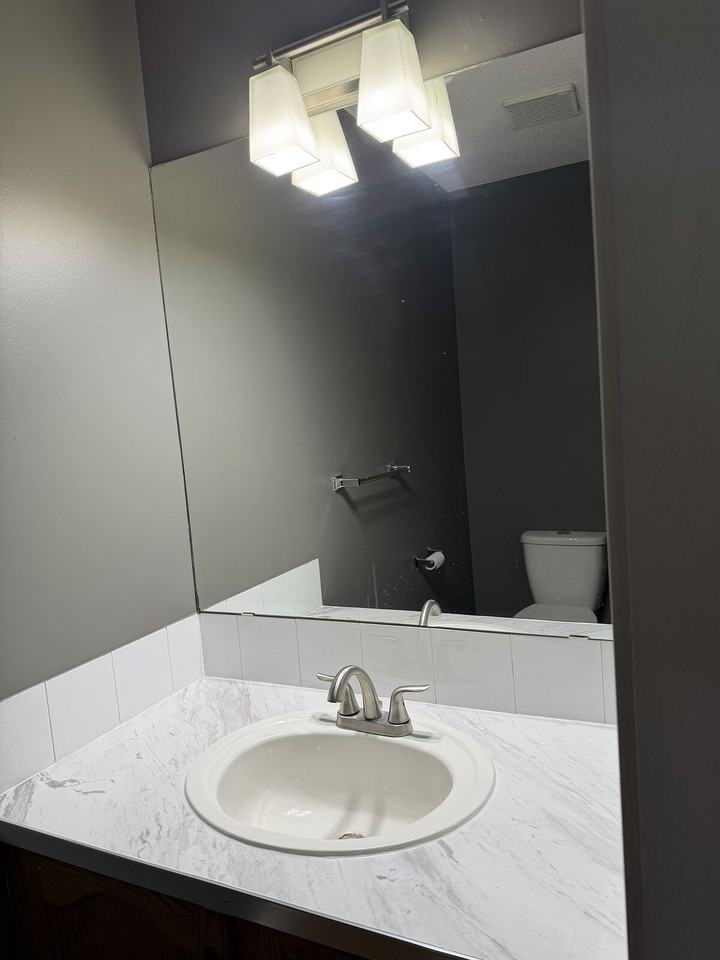 305 Mt Douglas Manor Se - Photo 3 of 14
