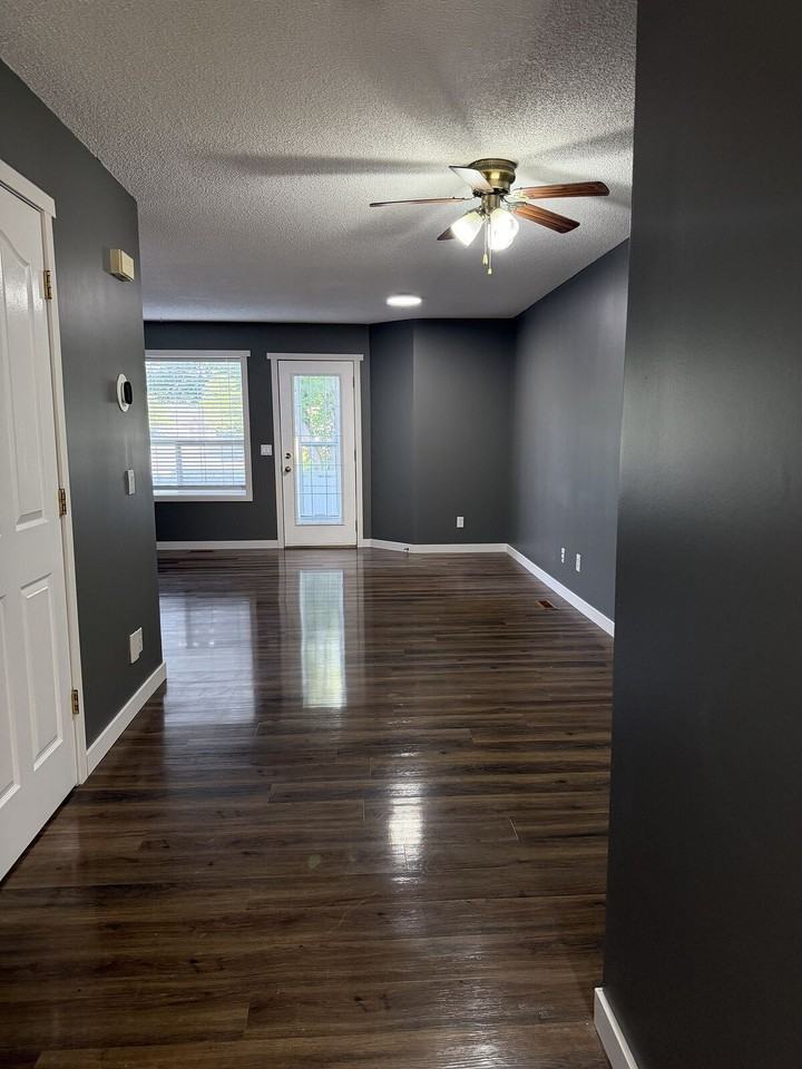 305 Mt Douglas Manor Se - Photo 4 of 14