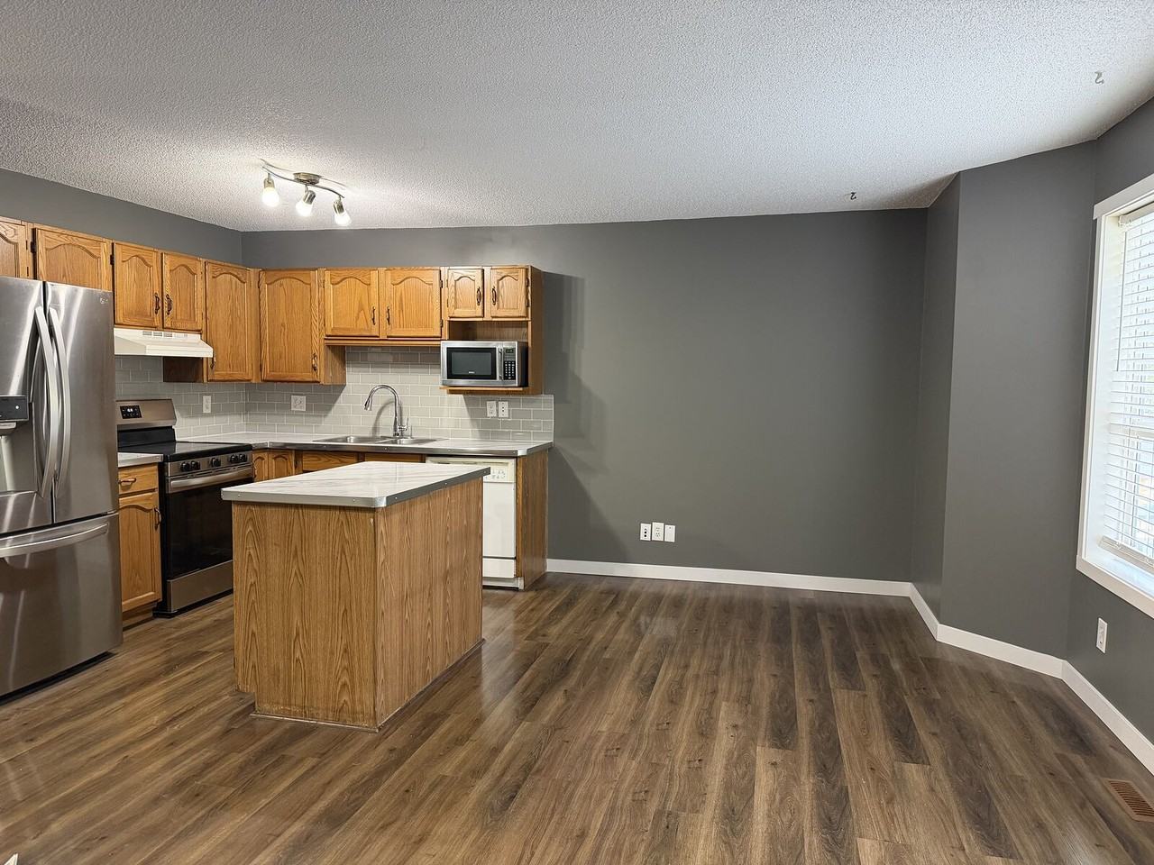 305 Mt Douglas Manor Se - Photo 5 of 14