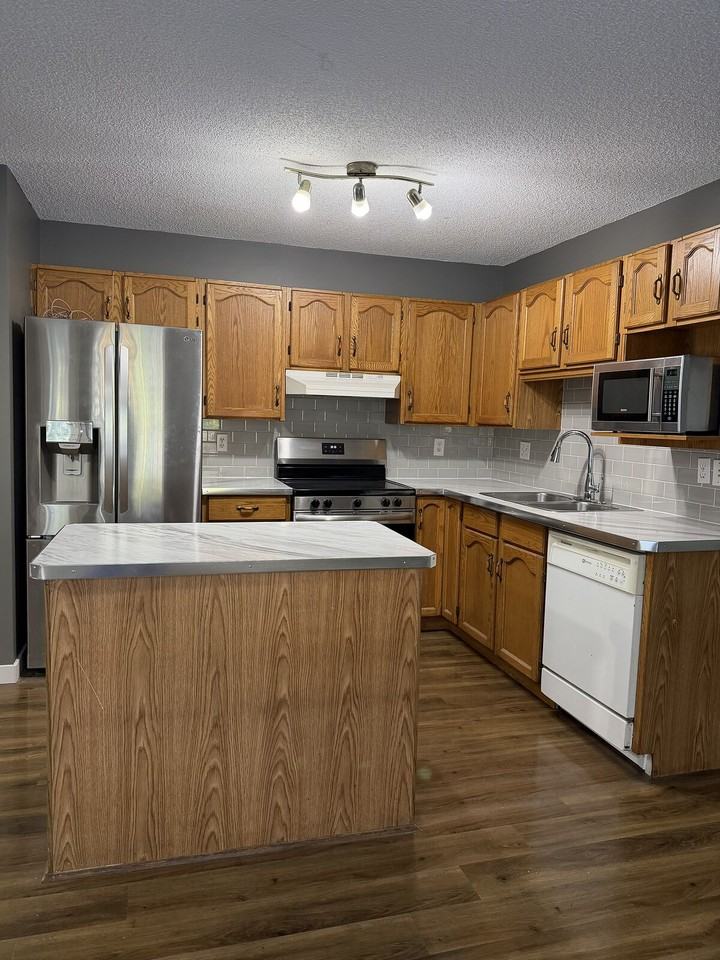 305 Mt Douglas Manor Se - Photo 6 of 14