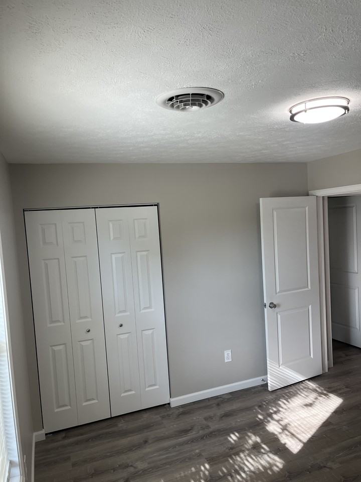 285 Paris Dr #NA - Photo 3 of 13