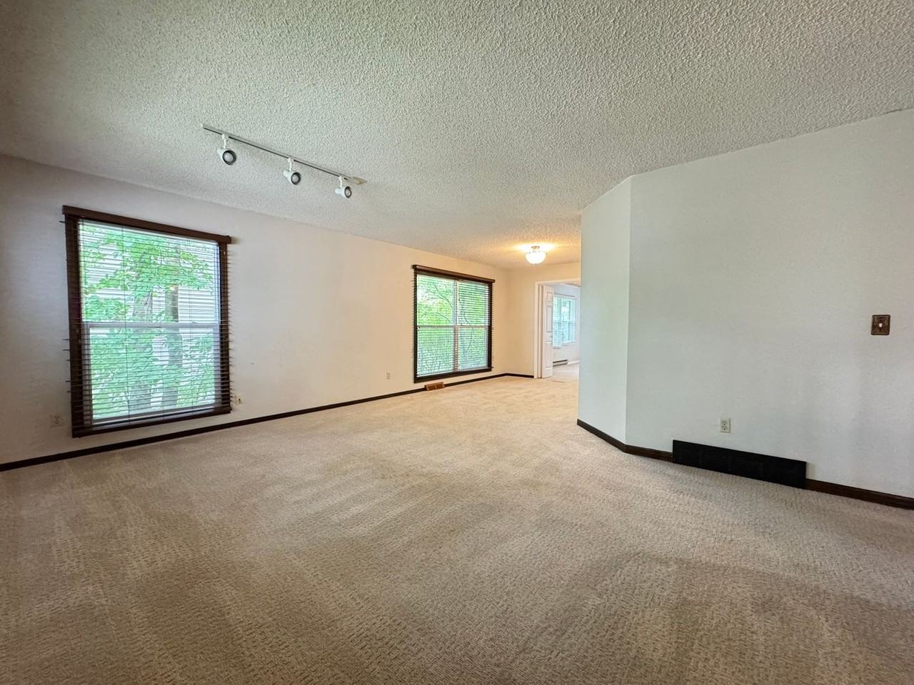 21 Highland Dr - Photo 2 of 20