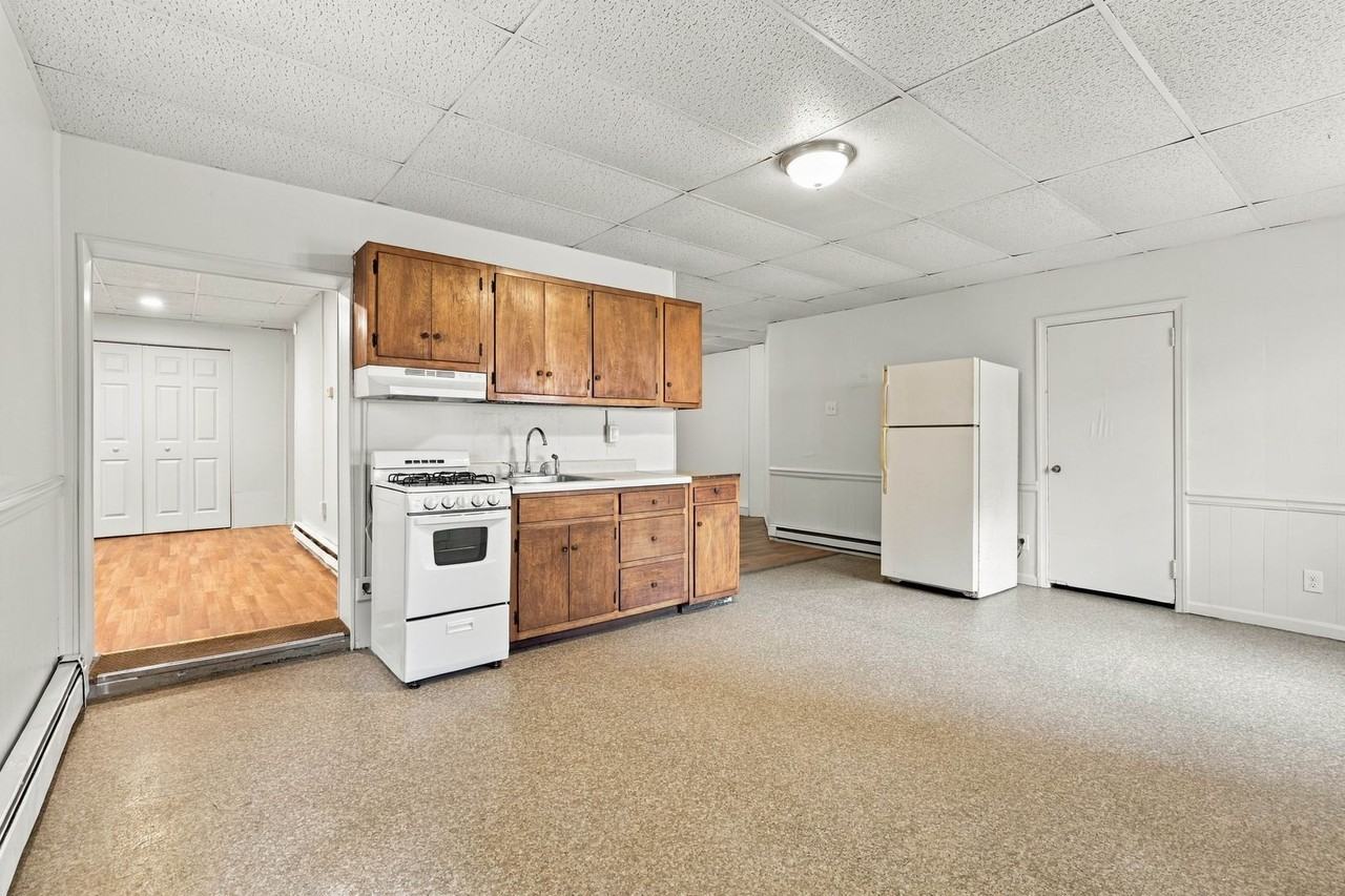 118-122 118-122 West Market Street -  120 W Market St - #1 - Photo 3 of 15