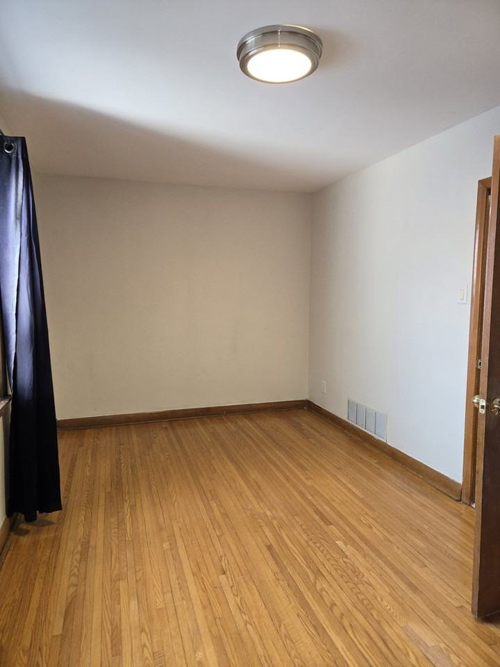 425A Gilbert Ave - Photo 4 of 7