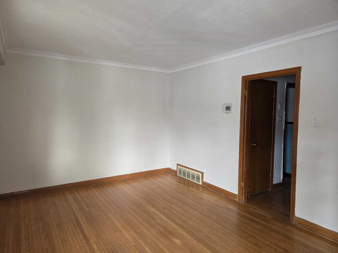 425A Gilbert Ave - Photo 5 of 7